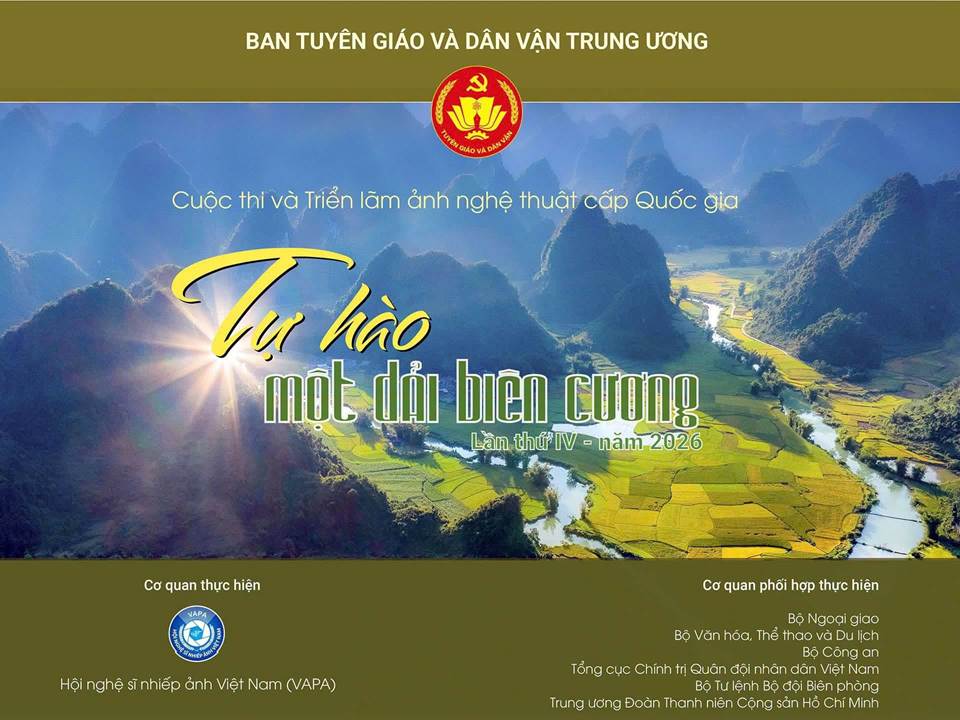 May be a graphic of ‎text that says '‎BAN TUYÊN GIÁO VÀ DÂN VẬN TRUNG ƯƠNG Cuộc thi và Triển lãm ảnh nghệ thuật cấp Quốc gia Vhào hào Tu một dỎi bien cương LănthulV-năm2026 Lần thứIV năm 2026 Coquanthuchiện Cơ quan thực hiện Hội nghệ آء nhiếp ảnh Việt Nam (VAPA) Cơ quan phối hợp thực hiện Bộ Ngoại giao Bộ Vän hóa, Thể thao và ulich Bộ Công an Tổng cục Chinht Quận đôi nhân dận việt Nam Bộ lệnh đội Biện phông Trung ương Đoàn Thành Cộng sản Hồ Chí Minh‎'‎